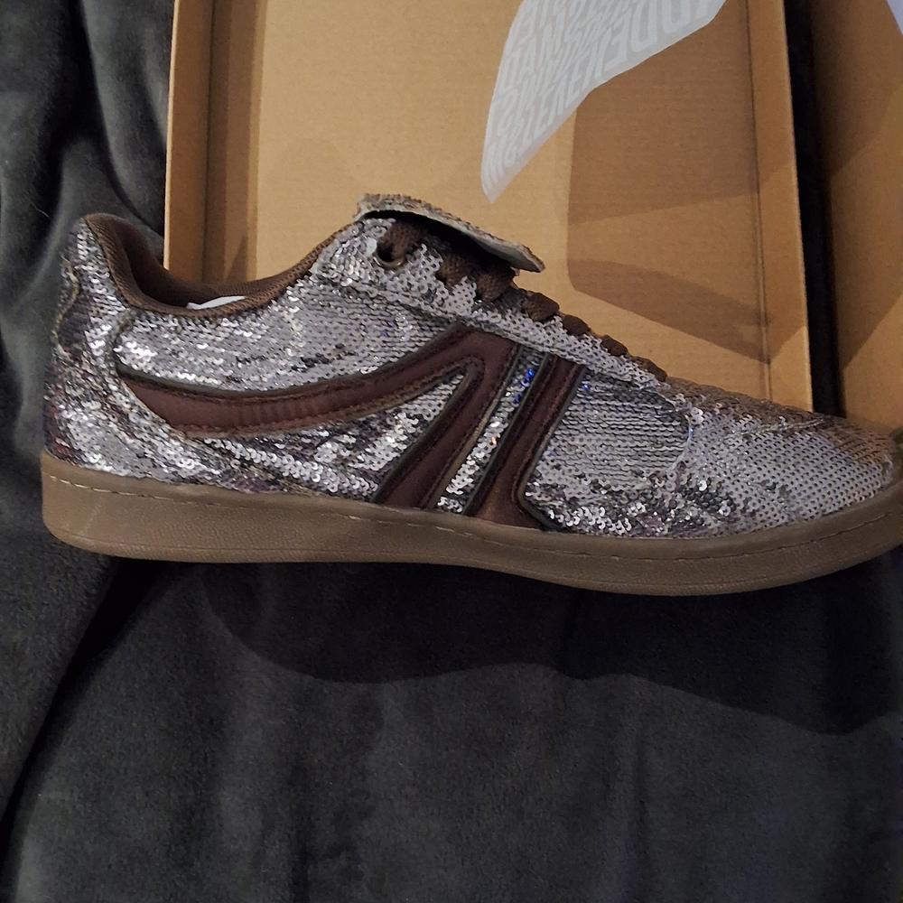 Steve Madden NIB Silver Sequin Sneakers Size 9